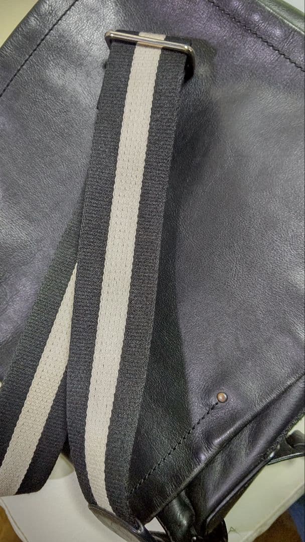 【BALLY】 バリー　レザーメッセンジャーバッグ　ブラック