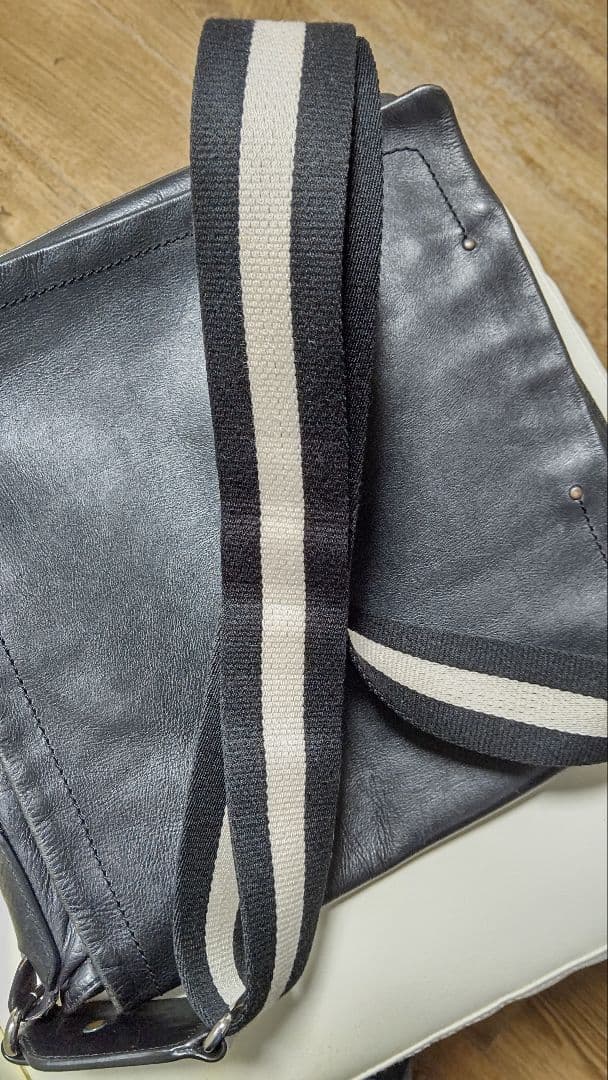 【BALLY】 バリー　レザーメッセンジャーバッグ　ブラック