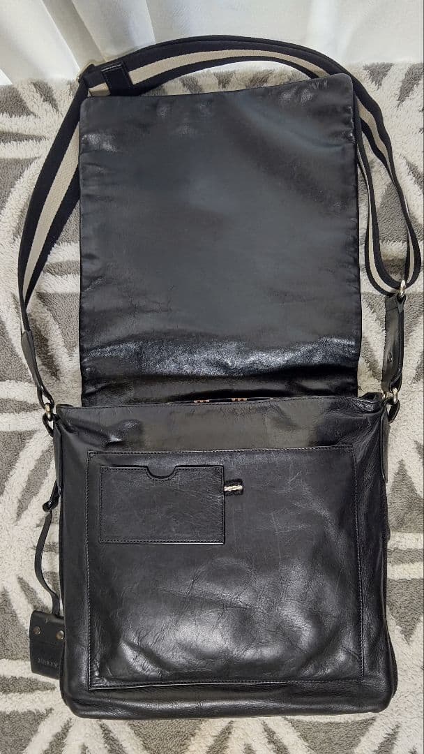 【BALLY】 バリー　レザーメッセンジャーバッグ　ブラック