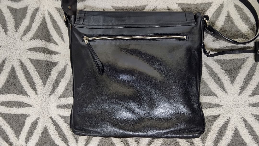 【BALLY】 バリー　レザーメッセンジャーバッグ　ブラック