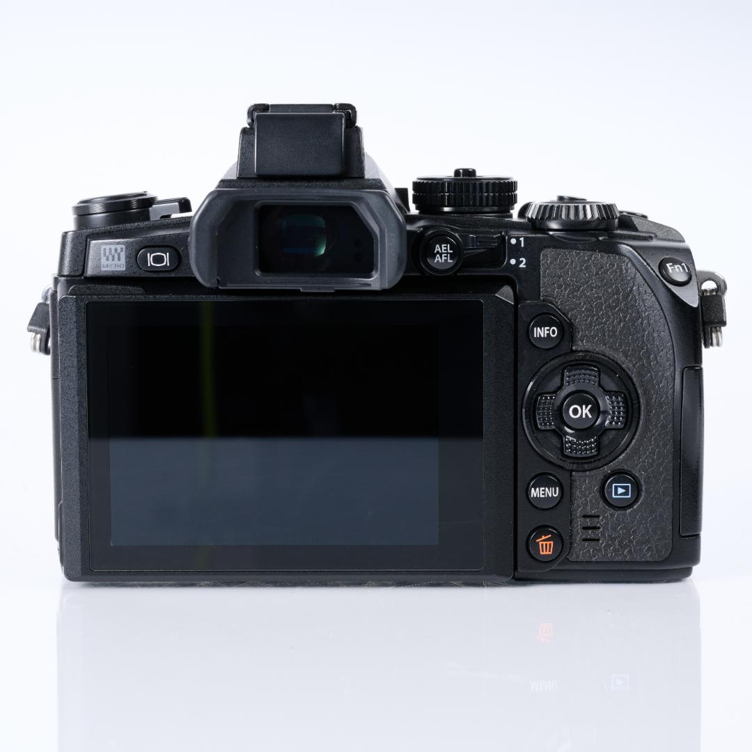 OLYMPUS OM-D E-M1 / ズーム＋単焦点１本ずつ 他付属品あり