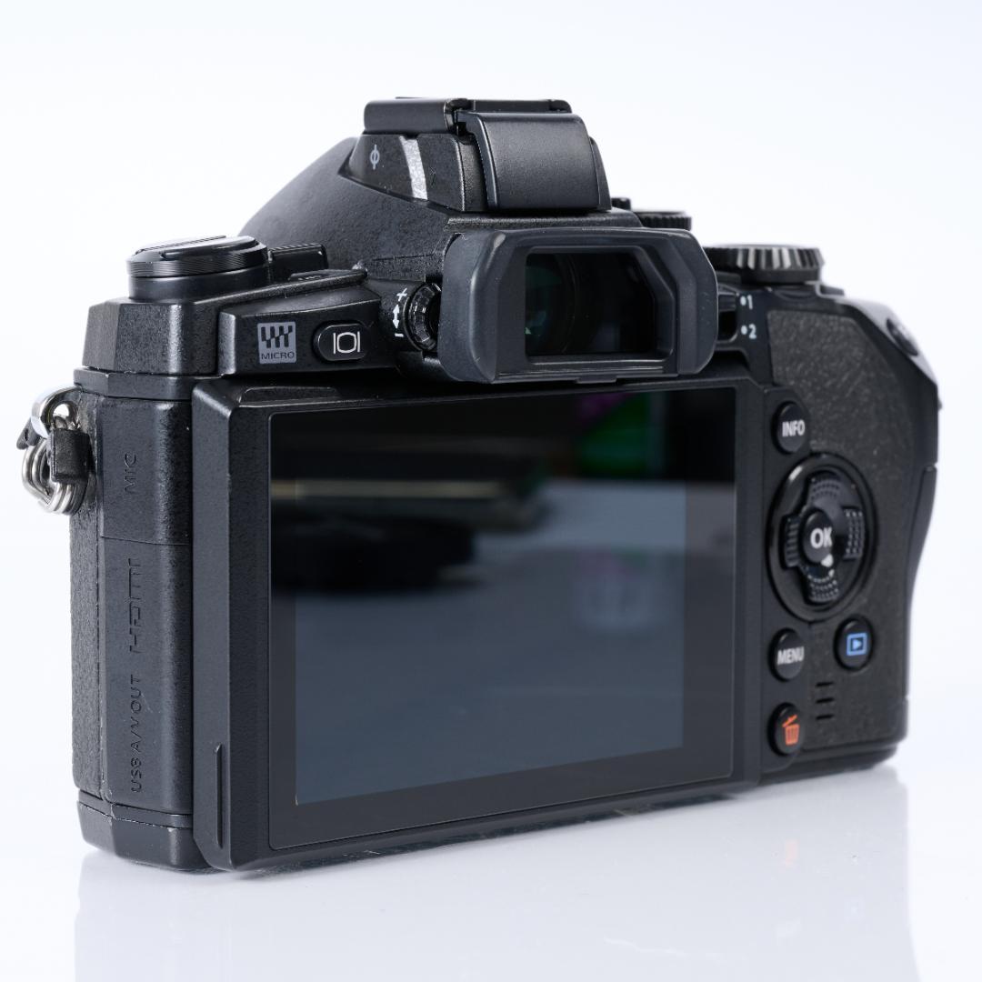 OLYMPUS OM-D E-M1 / ズーム＋単焦点１本ずつ 他付属品あり