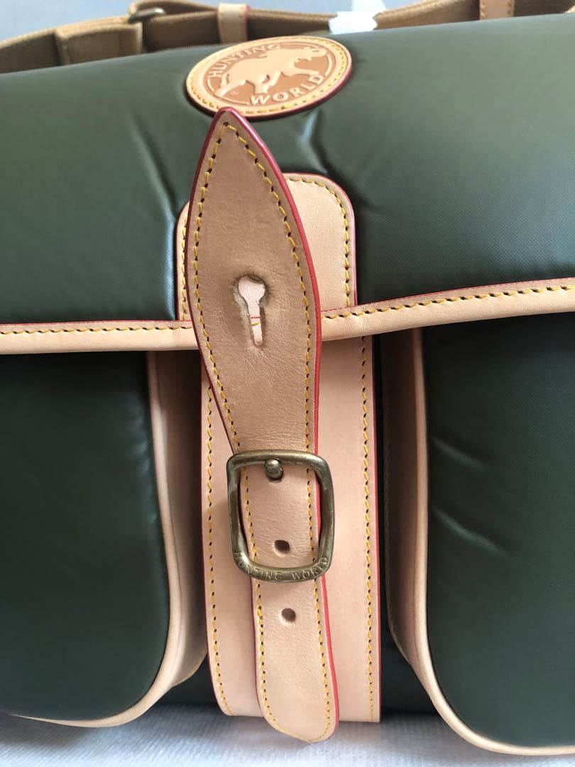 ハンティングワールド　ショルダーバッグ　カーキ