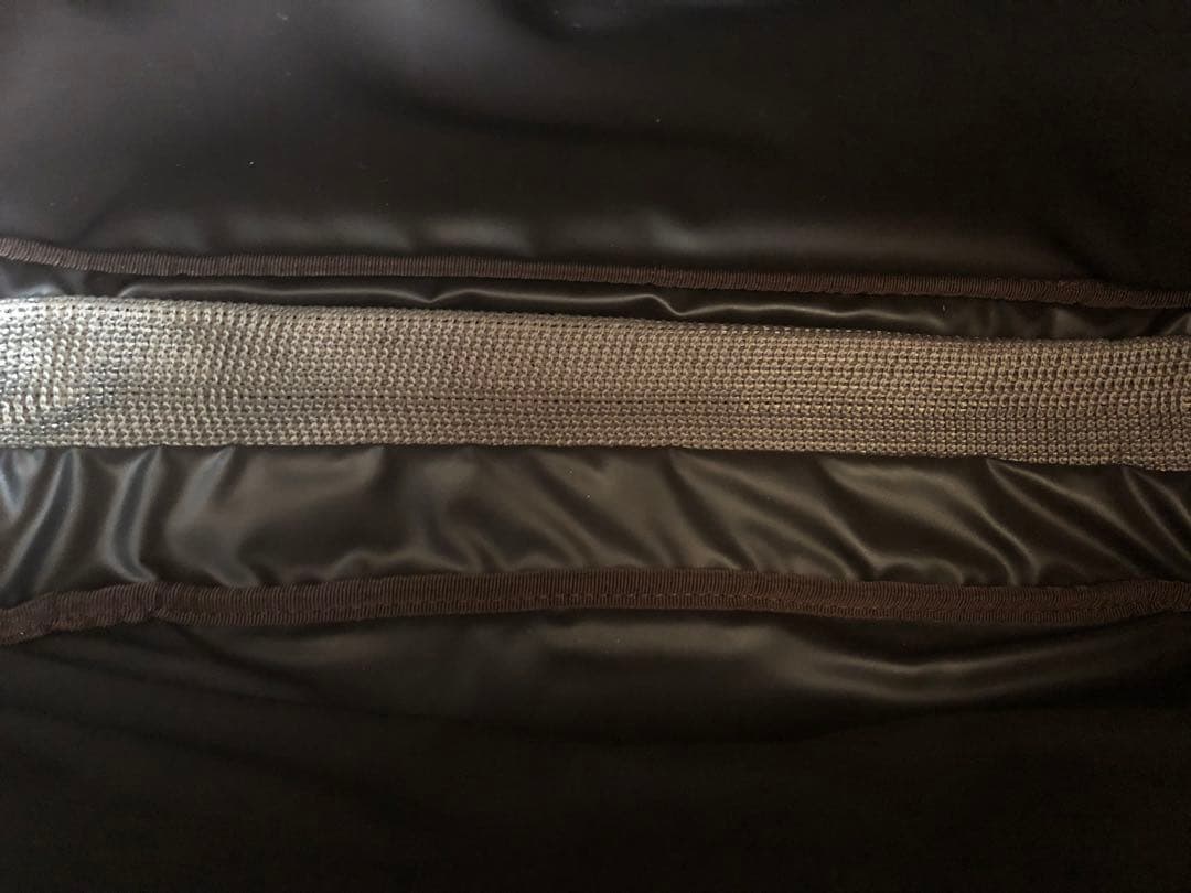 ハンティングワールド　ショルダーバッグ　カーキ