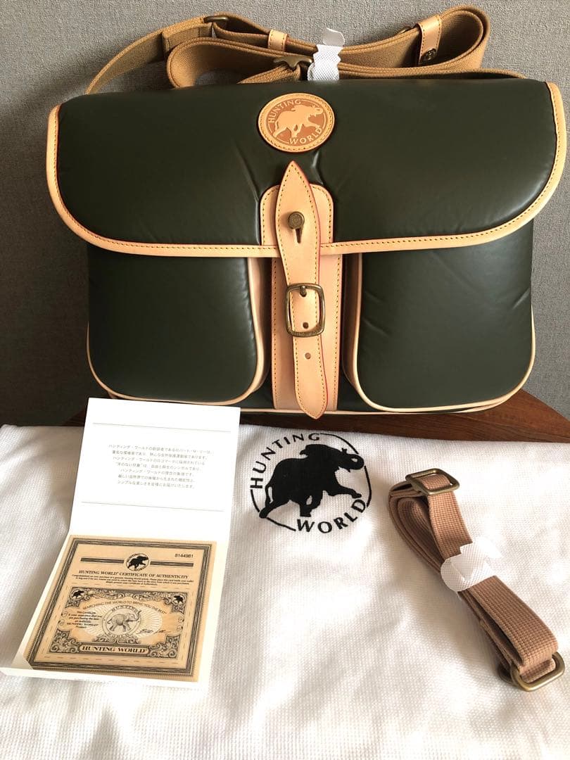 ハンティングワールド　ショルダーバッグ　カーキ