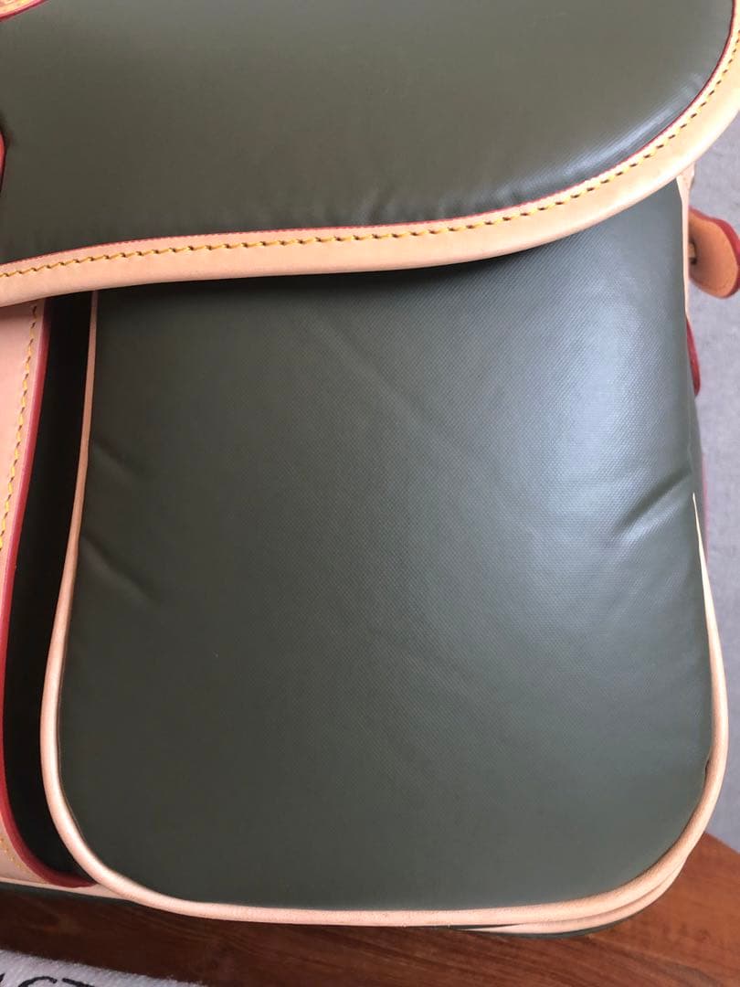 ハンティングワールド　ショルダーバッグ　カーキ