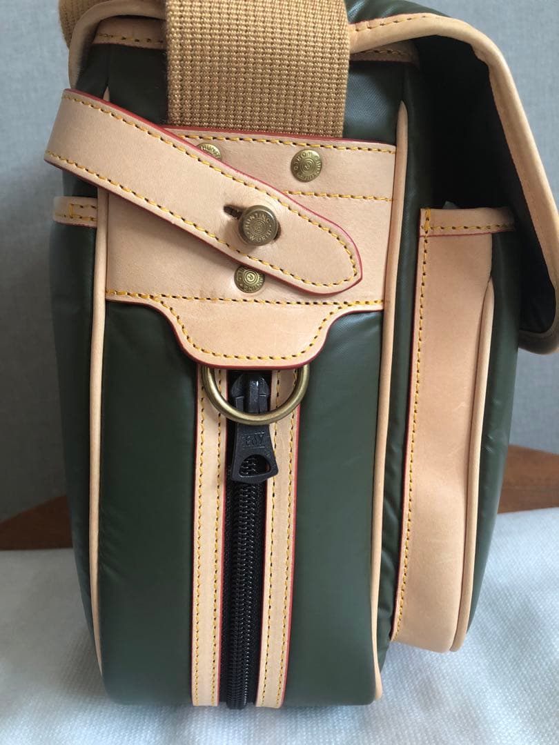 ハンティングワールド　ショルダーバッグ　カーキ