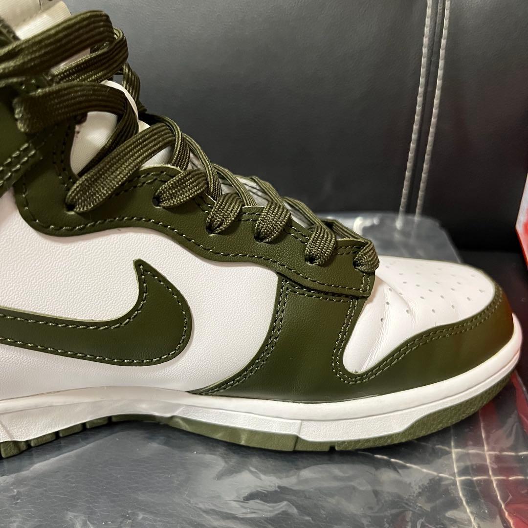 ナイキ　ダンク　ハイ　チャンピオンシップ　カーキ