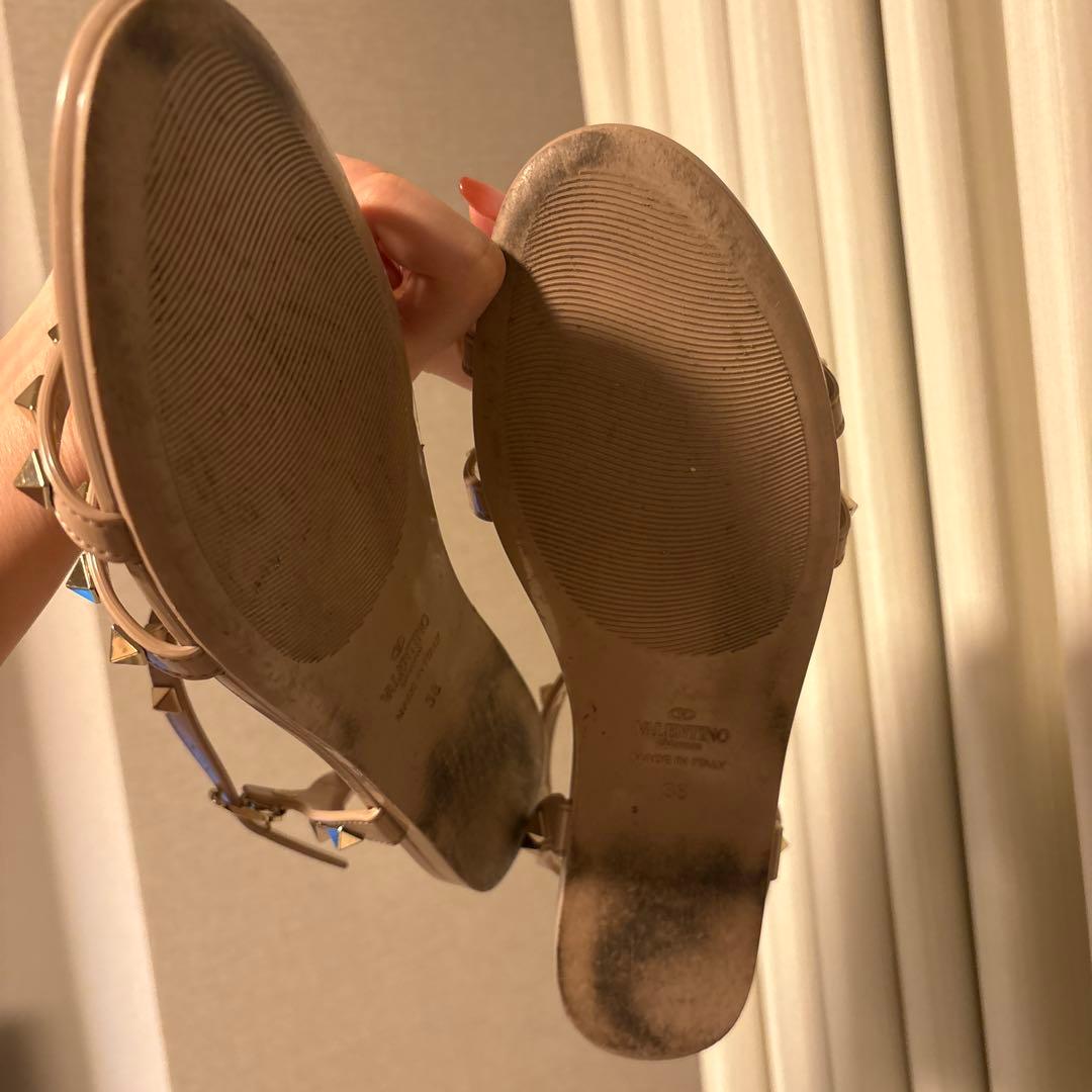 VALENTINO（ヴァレンティノ）ロックスタッズ フラットサンダル