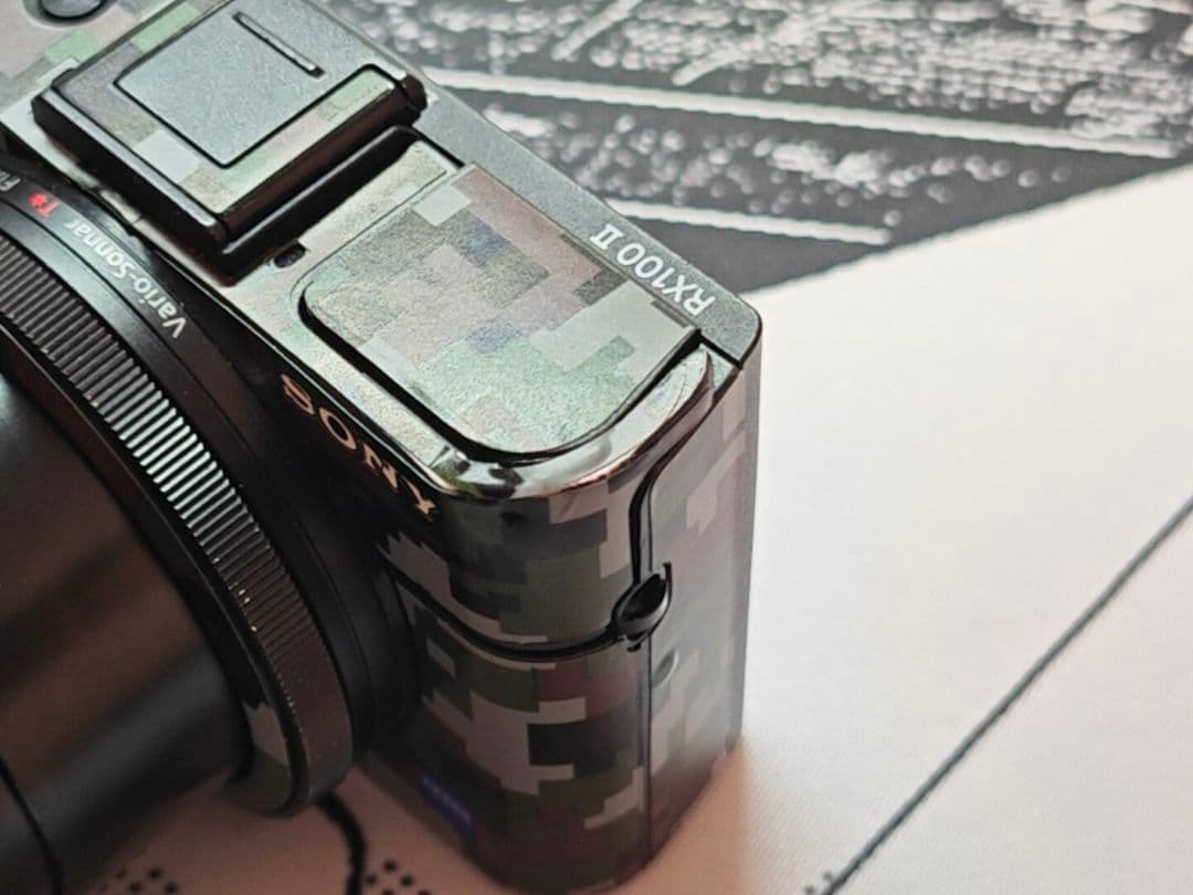 Sony RX100M2 カモフラージュスキン付き
