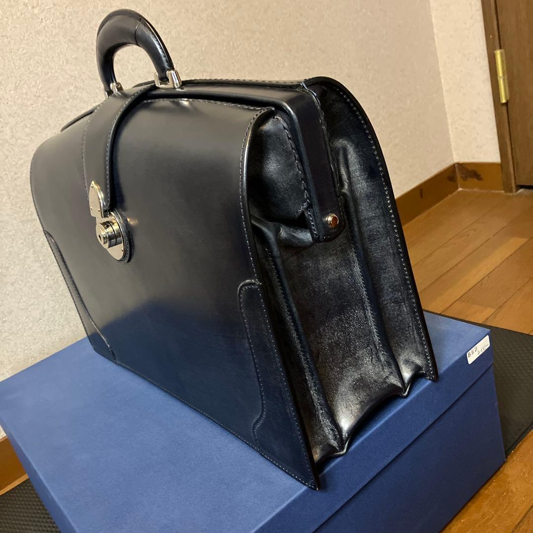 大峽製鞄ザ・ダレスバッグ【1135-BRD】(ネービー×錠前銀)大峡製鞄 超美品