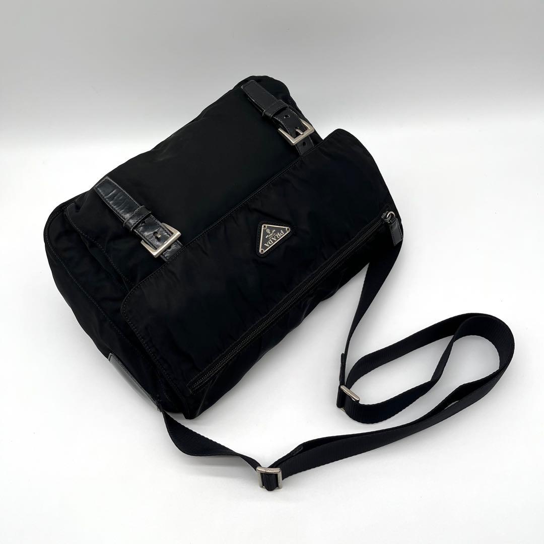 PRADA プラダ メッセンジャーバッグ ショルダーバック ナイロン 三角ロゴ