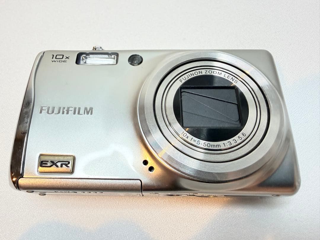 フジフィルム　FinePix F70 EXR シルバー