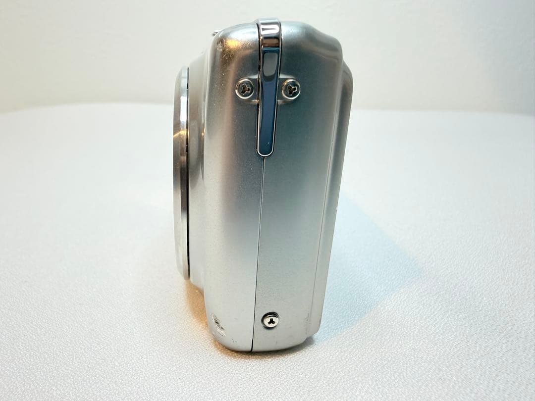 フジフィルム　FinePix F70 EXR シルバー