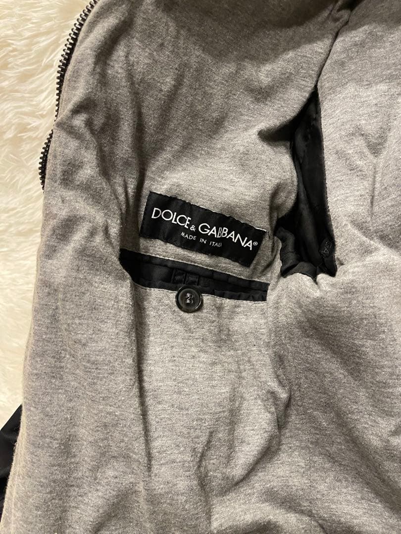 【90sアーカイブ】ドルチェ＆ガッバーナ。武骨さと色気が共存する、究極のブルゾン