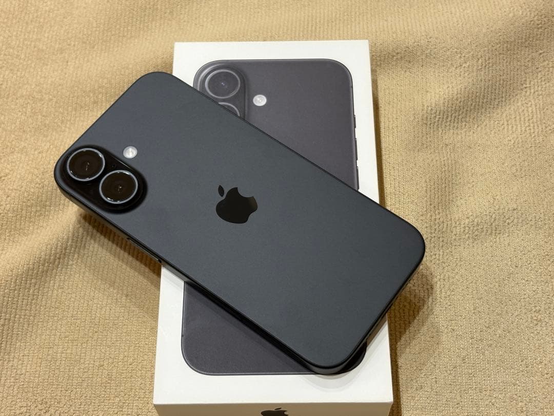 ねねApple iPhone 16ブラック 128GB SIMフリー