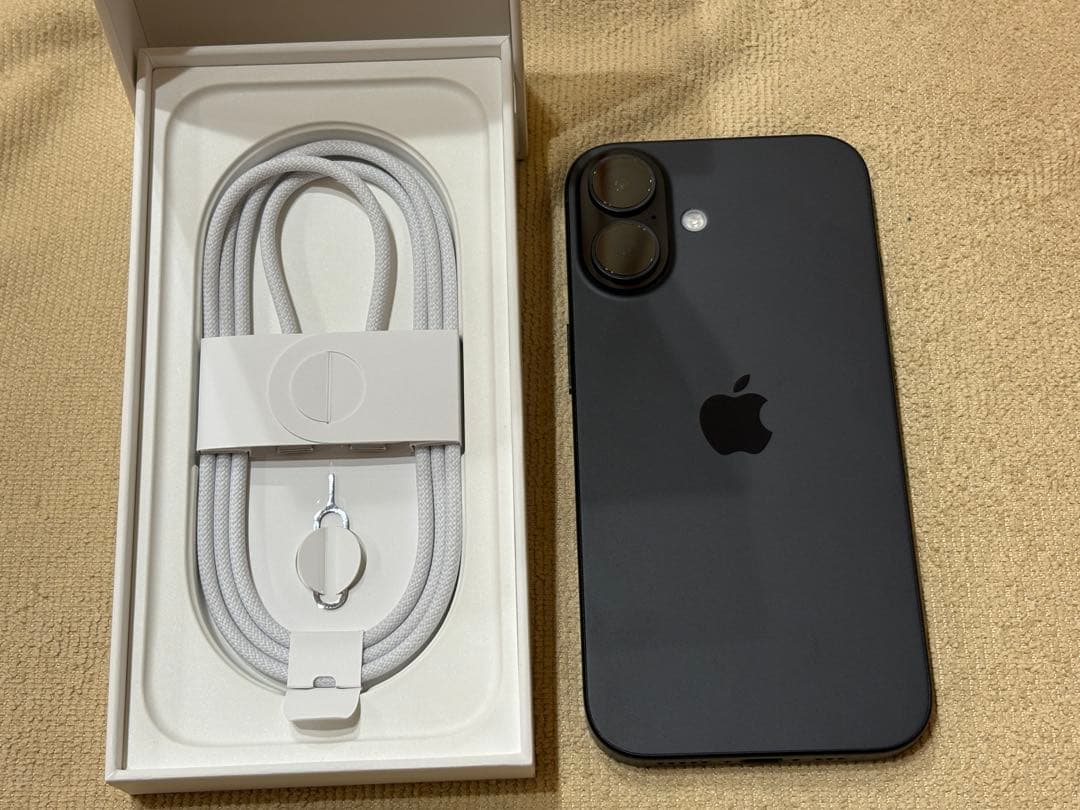 ねねApple iPhone 16ブラック 128GB SIMフリー