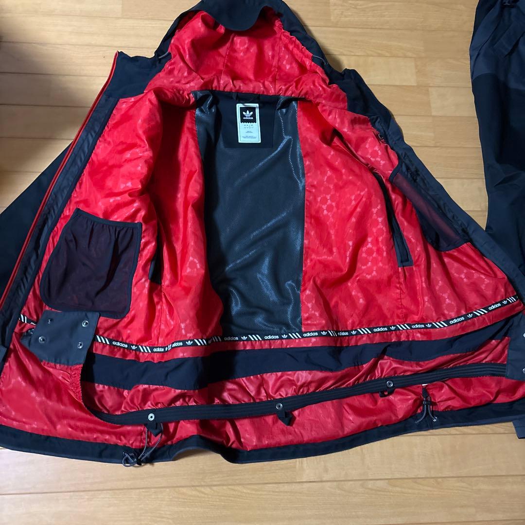 adidasのスノーボードウエアセット上下
