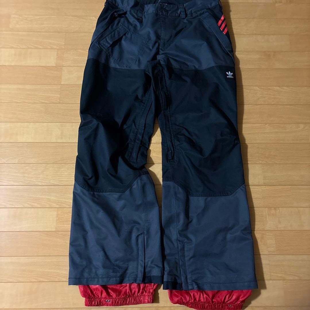 adidasのスノーボードウエアセット上下