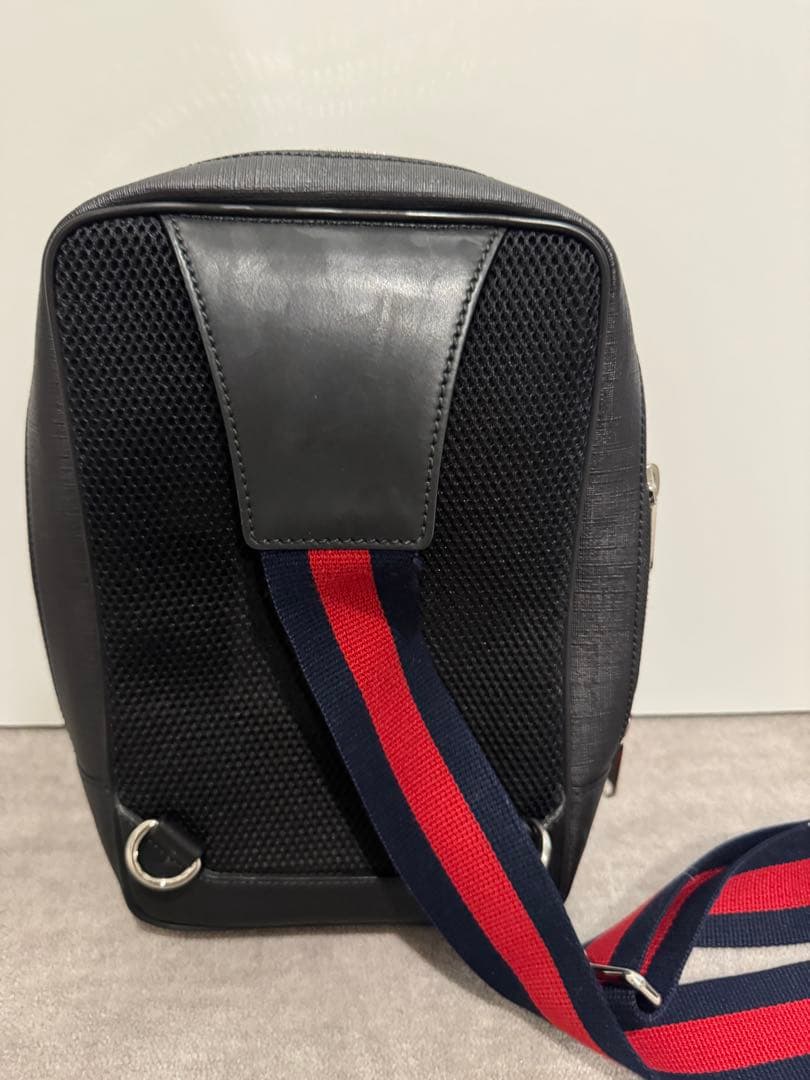 グッチ　GUCCI メンズボディバッグ　美品