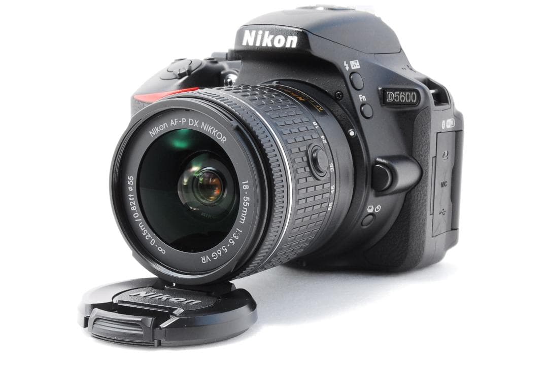 トシ✨美品 Bluetooth搭載✨ Nikon D5600 ショット数少