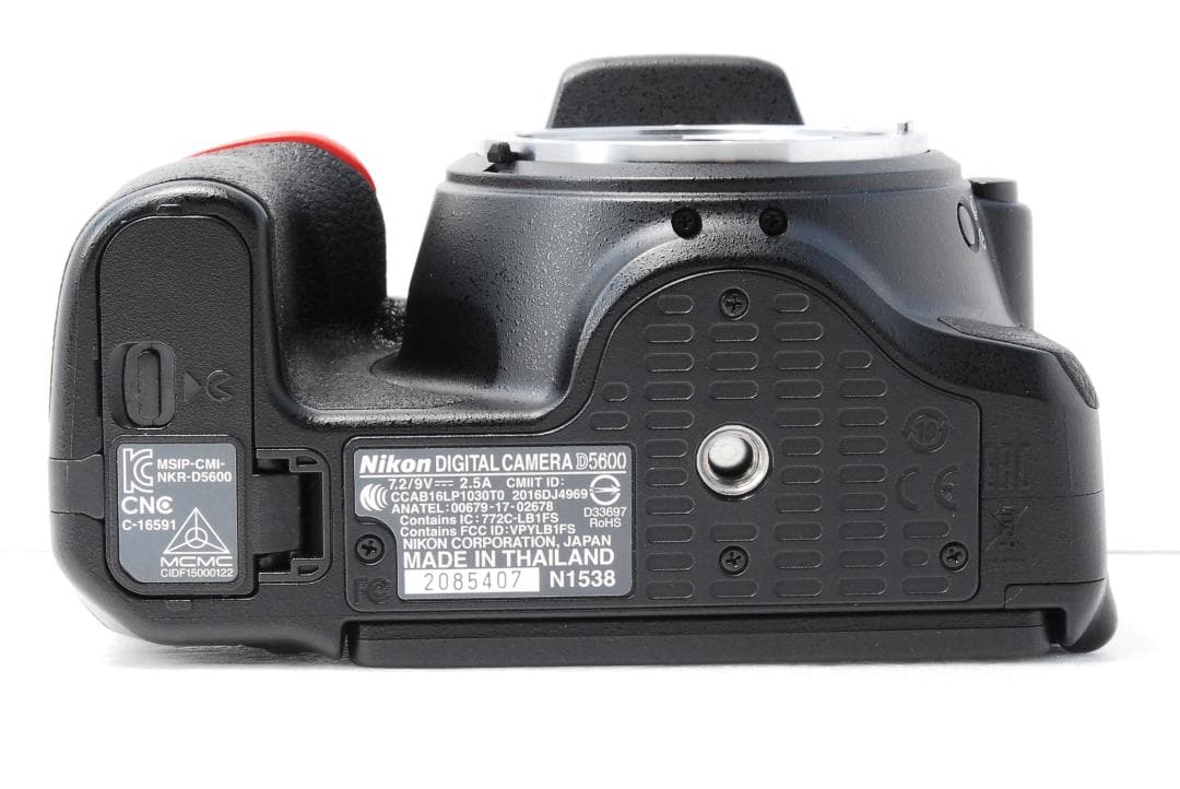 トシ✨美品 Bluetooth搭載✨ Nikon D5600 ショット数少