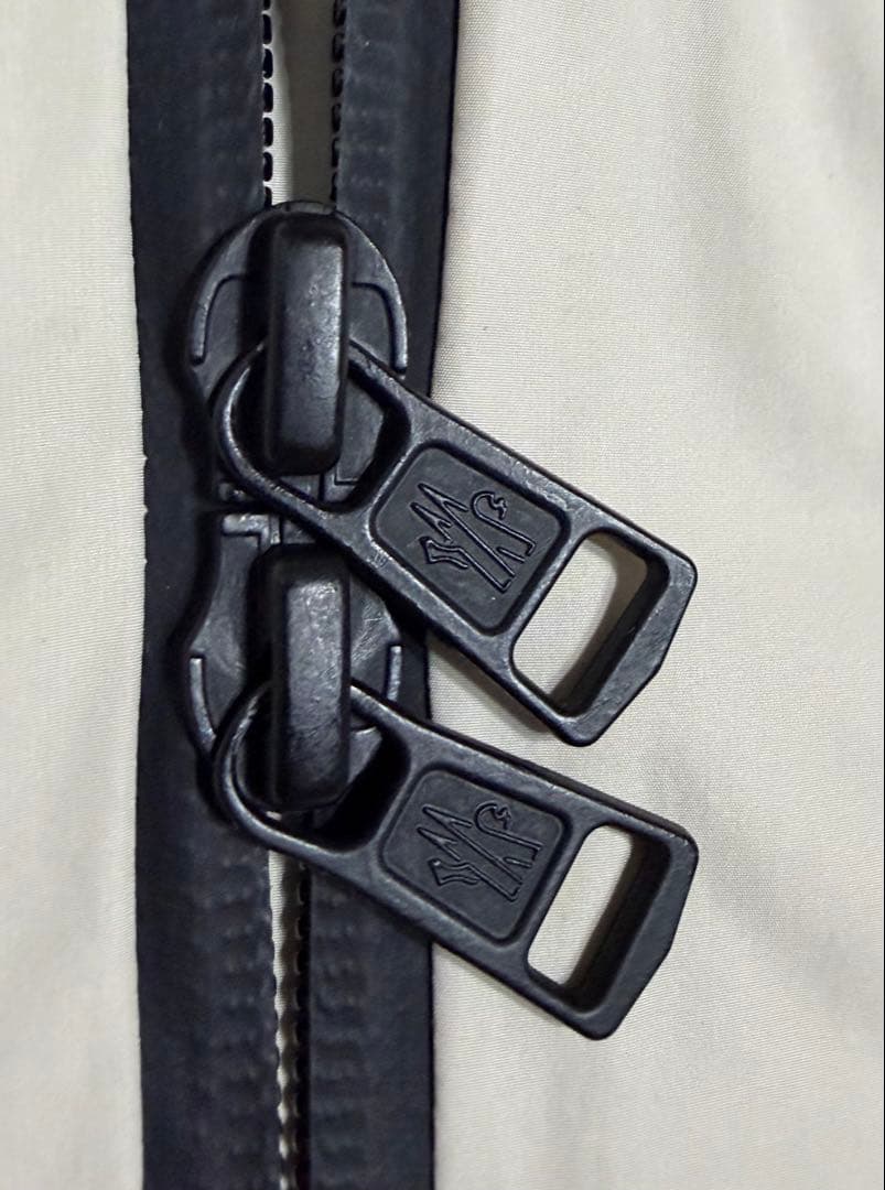 ［極美品］モンクレール　ナイロンパーカー　サイズ1 ベージュ　カルレス