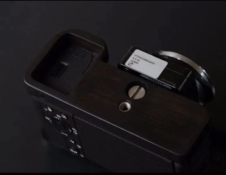 グリップエクステンション（黒檀/エボニー) SONY a7c用
