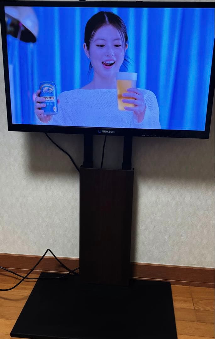 32型インチ　液晶テレビ　壁よせスタンド付き