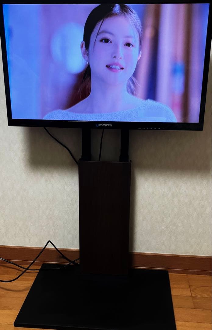 32型インチ　液晶テレビ　壁よせスタンド付き