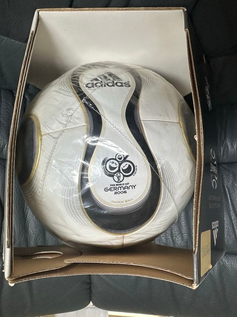 FIFAワールドカップ チームガイスト サッカー５号 公式球TEAM GEIST