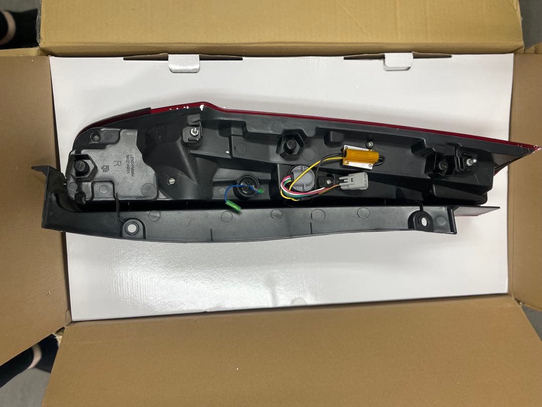 TOM'S テールランプ80系　ノア　ヴォクシー　エスクァイア