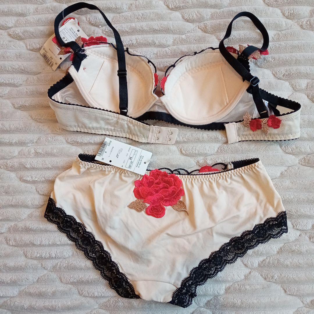 ワコール　Wacoal　サルート　B70 ショーツM　バーレスク