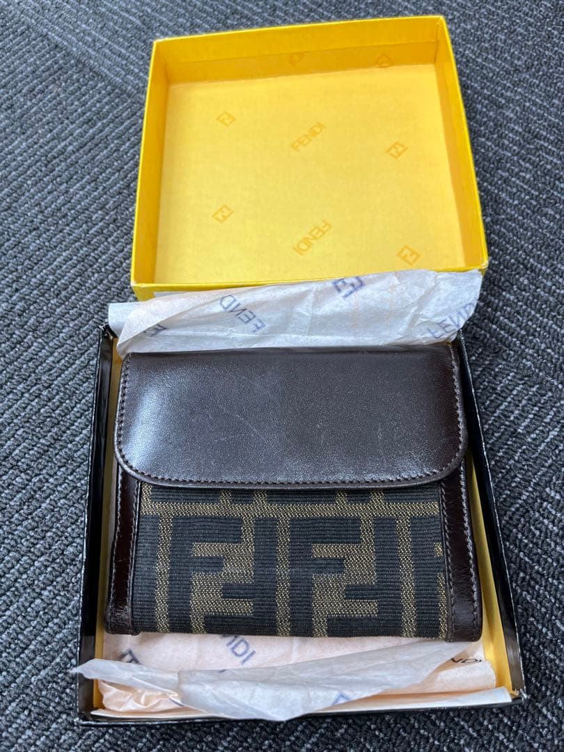 FENDI 二つ折り財布 ブラウン/ブラック