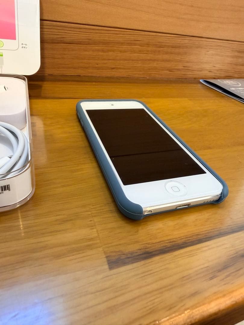 iPod touch 32GB 第7世代シルバーケース付き イヤフォン付