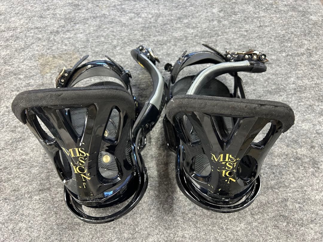 BURTON Mission EST サイズ M ビス付き