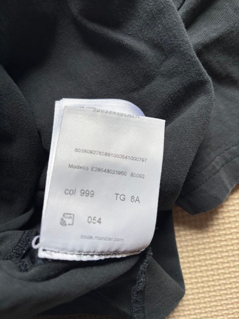 MONCLER ブラック Tシャツ 8A