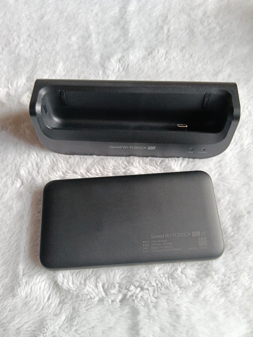 Speed Wi-Fi DOCK 5G 01 本体