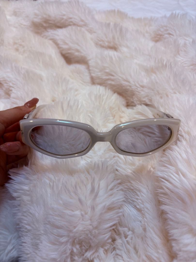 ホワイト ラウンド型 サングラス ケース付き