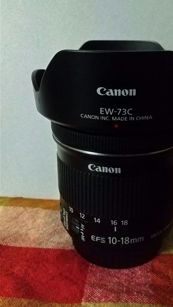 レンズフード付きCanon EFS10-18mm F4.5-5.6 IS STM