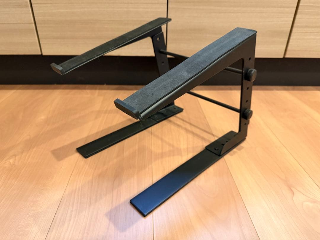 Pioneer DJ DDJ-FLX4 コントローラーとスタンド