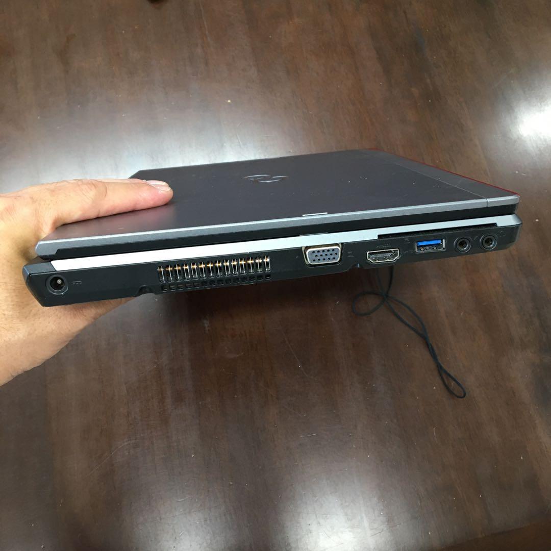 富士通 FMV T726/N （タブレット変形タイプ）