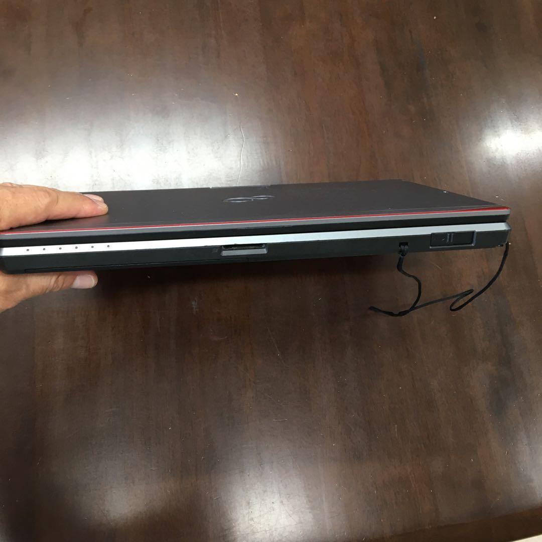 富士通 FMV T726/N （タブレット変形タイプ）