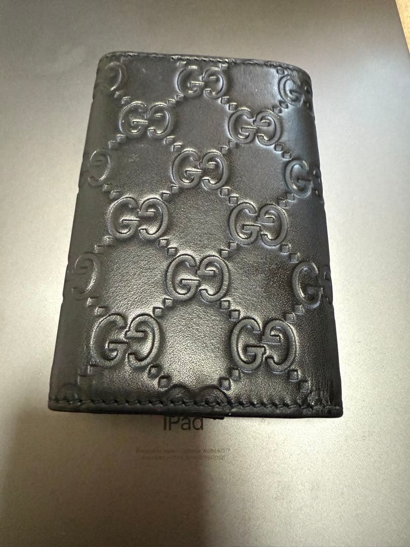 GUCCI ブラックレザー キーケース GGパターン