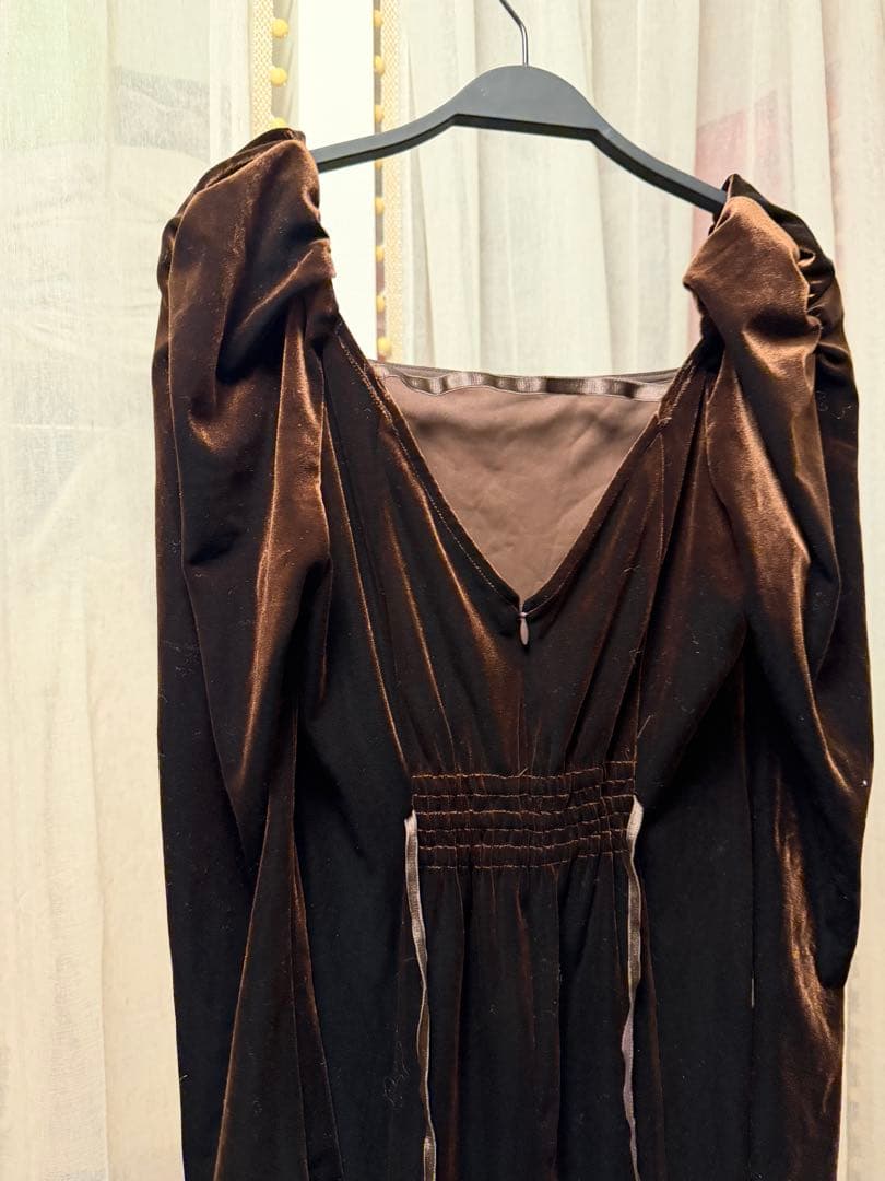 新作 FRAY I.D ベロアナローワンピース