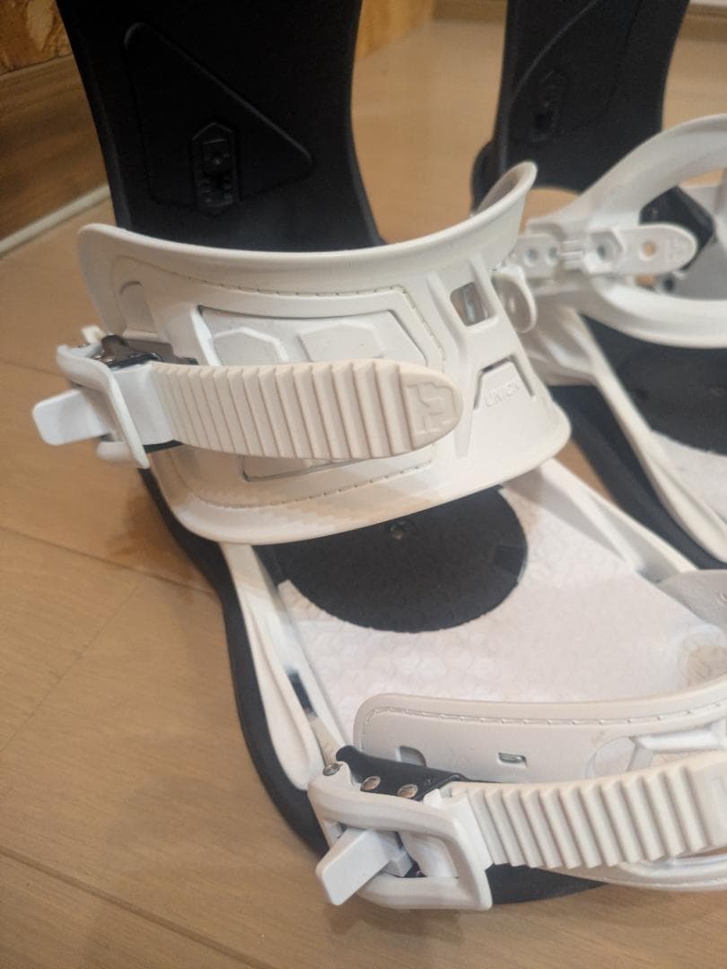 UNION STRATA Mサイズ スノーボードビンディング ホワイト