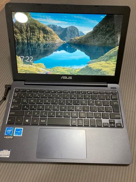 ノートパソコン（ASUS VivoBook X207 NA）