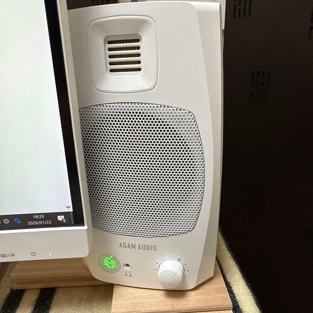 ADAM AUDIO D3V White モニタースピーカー　白　ホワイト