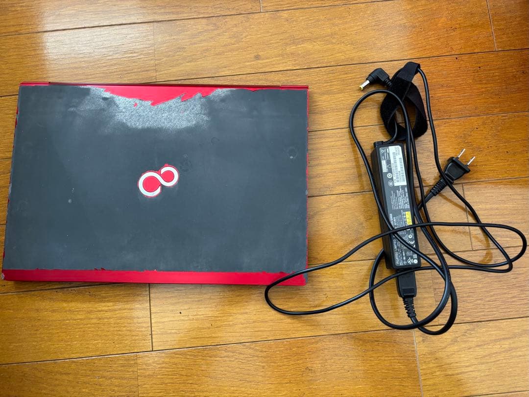 富士通Fujitsu LIFEBOOK UH75/K ノートパソコン＋アダプタ