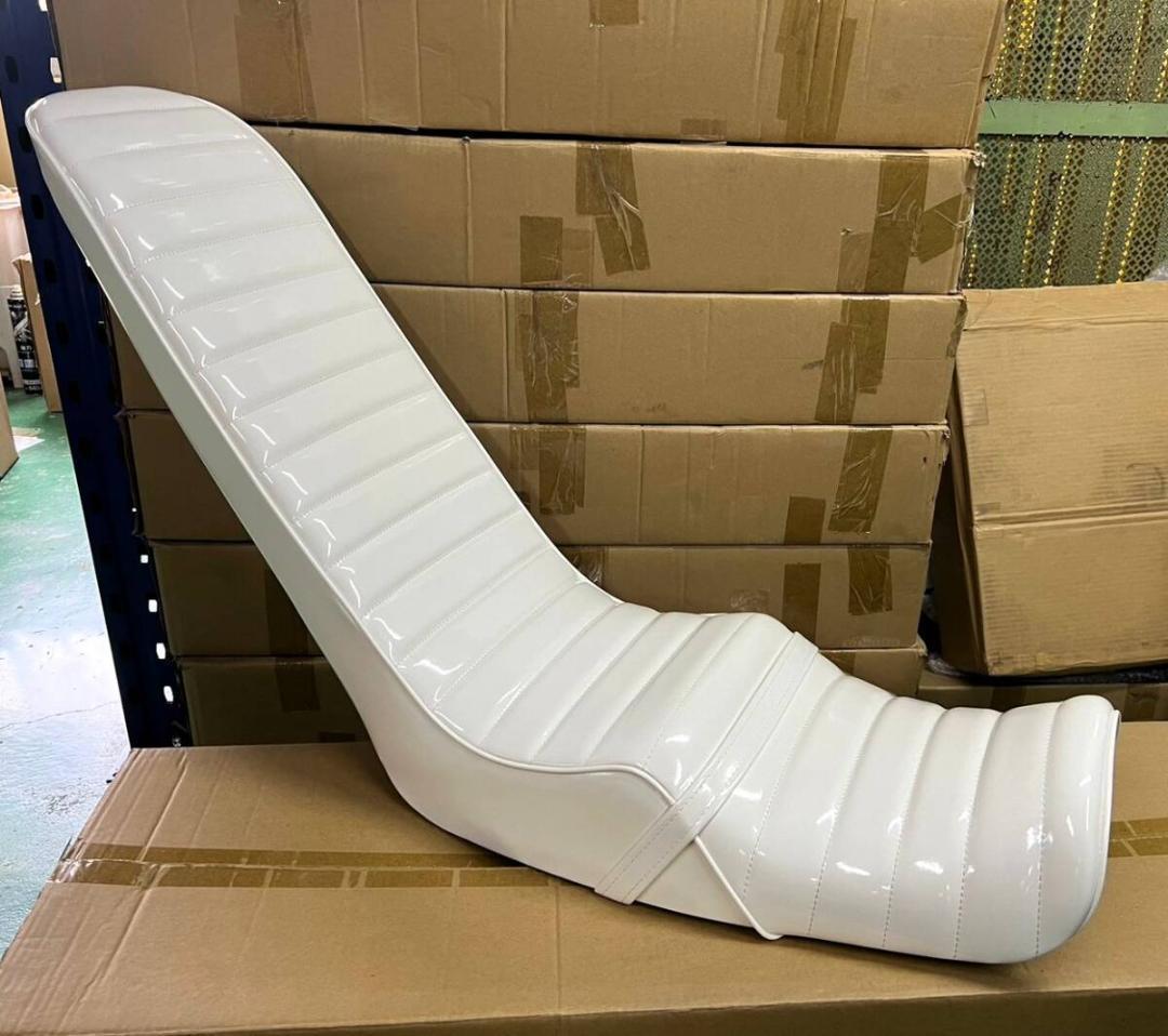 ジェイド250　白エナ　三段シート　/ JADE MC23　ホワイト